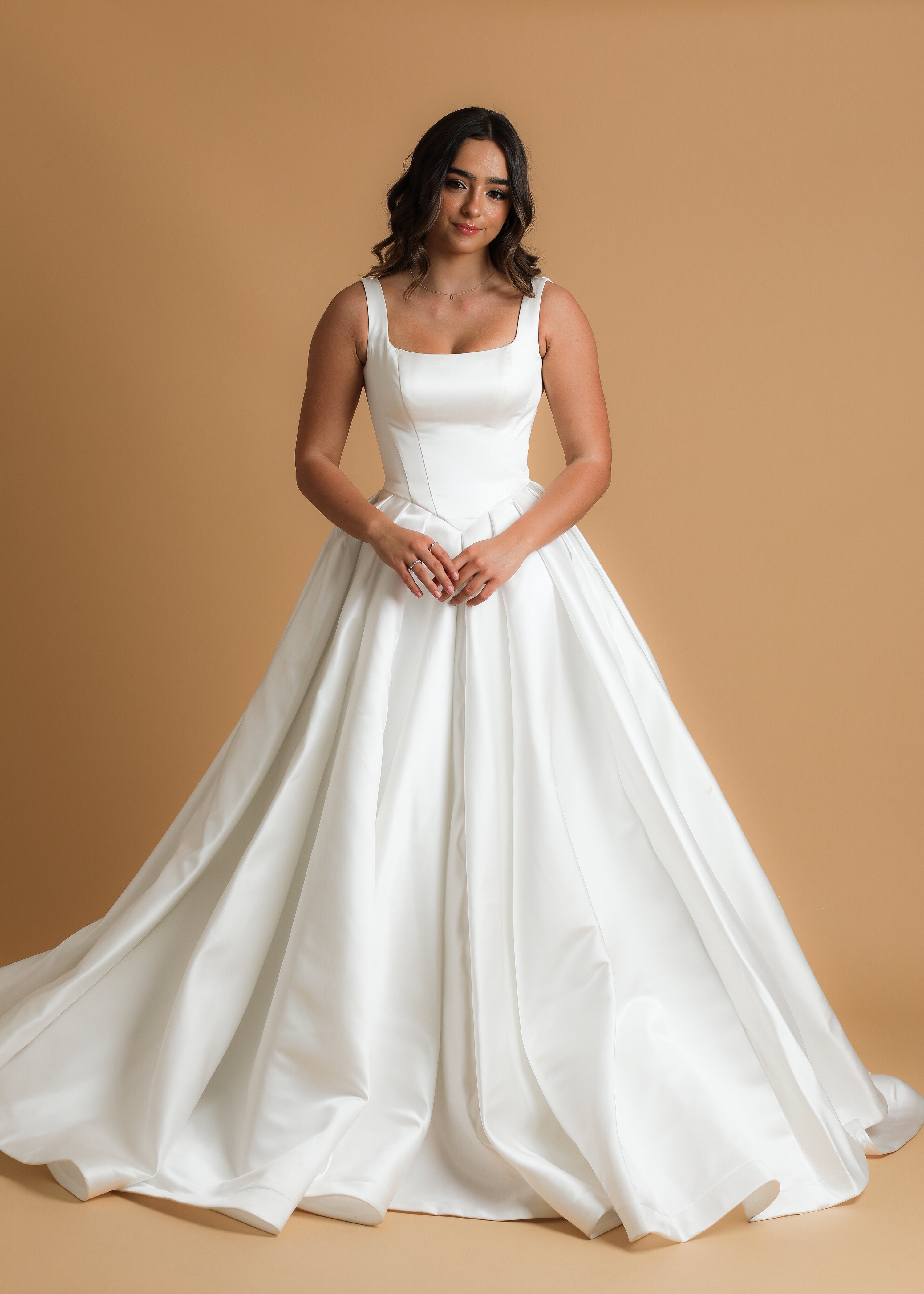 Straight neck strapped dress with big pleated skirt and lace up